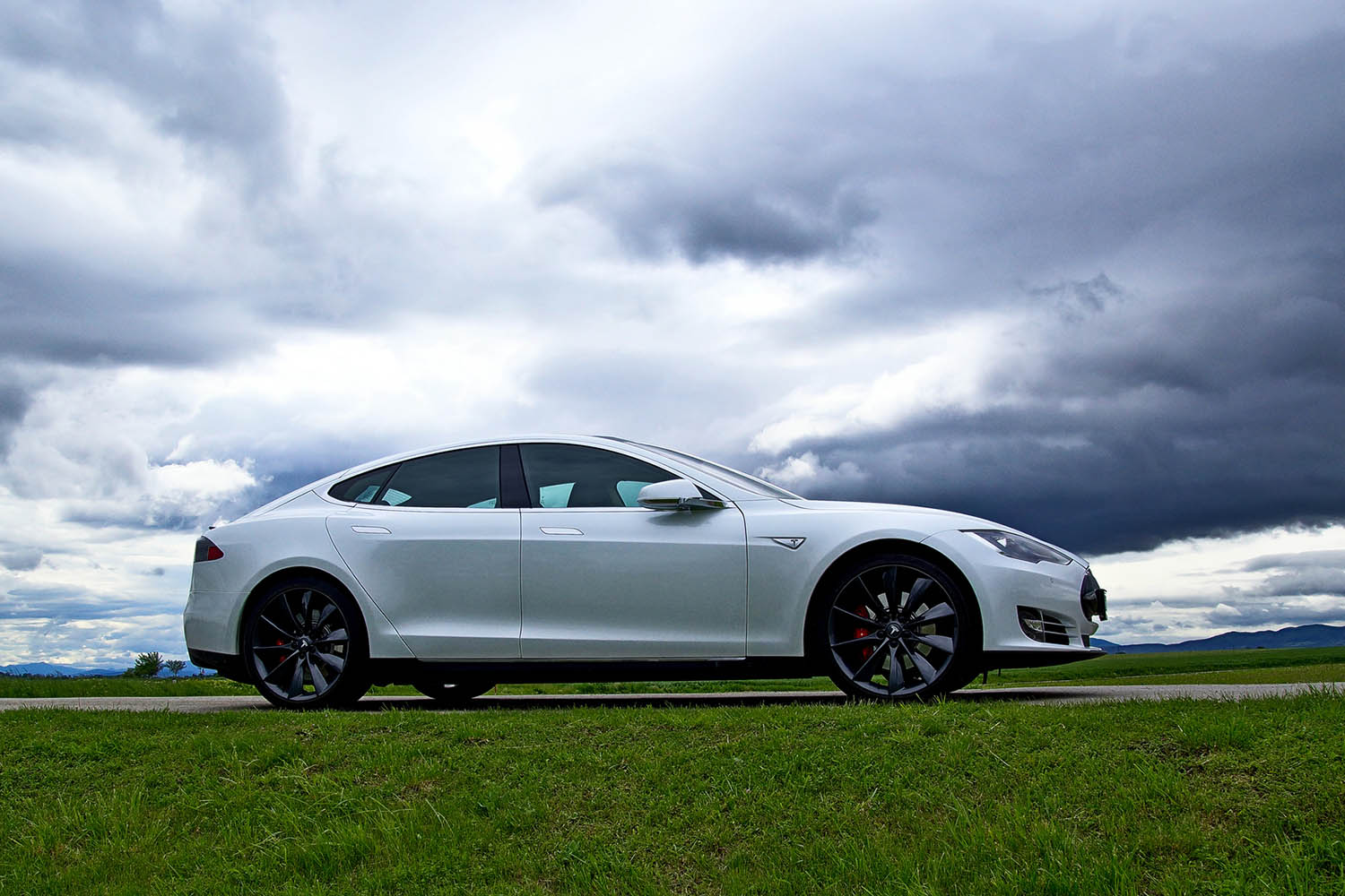 2014 Tesla Model S, white