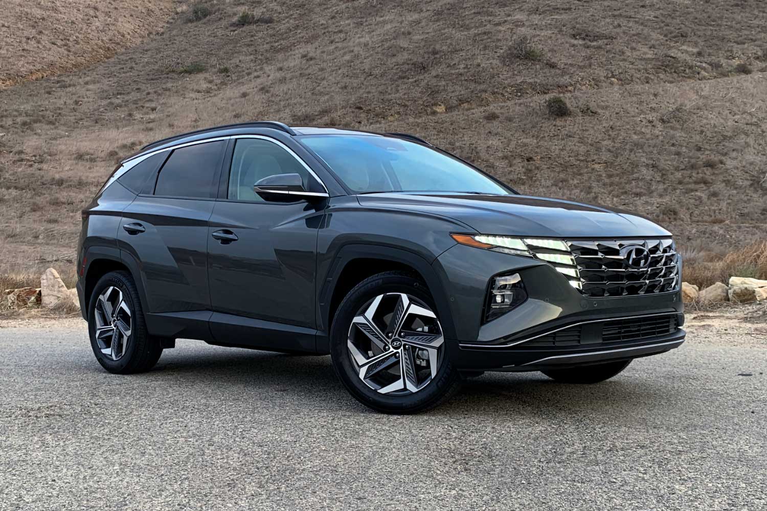 2022 Hyundai Tucson Hybrid Limited Amazon Gray Front Quarter View