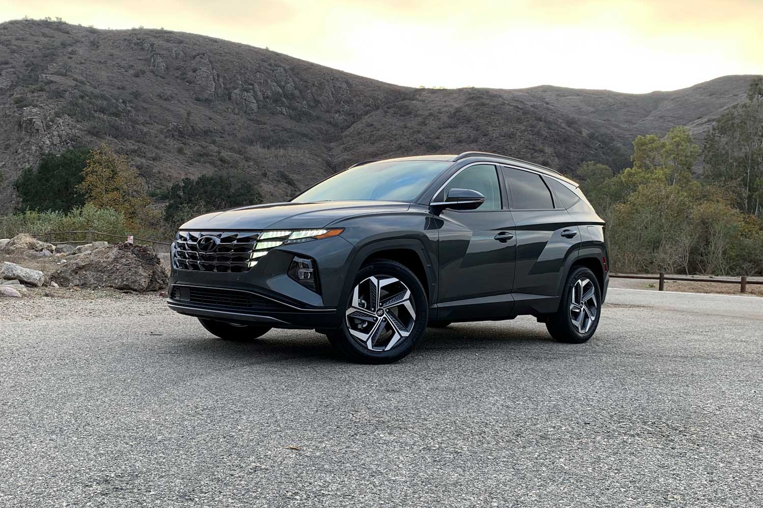2022 Hyundai Tucson Hybrid Limited Amazon Gray Front Quarter