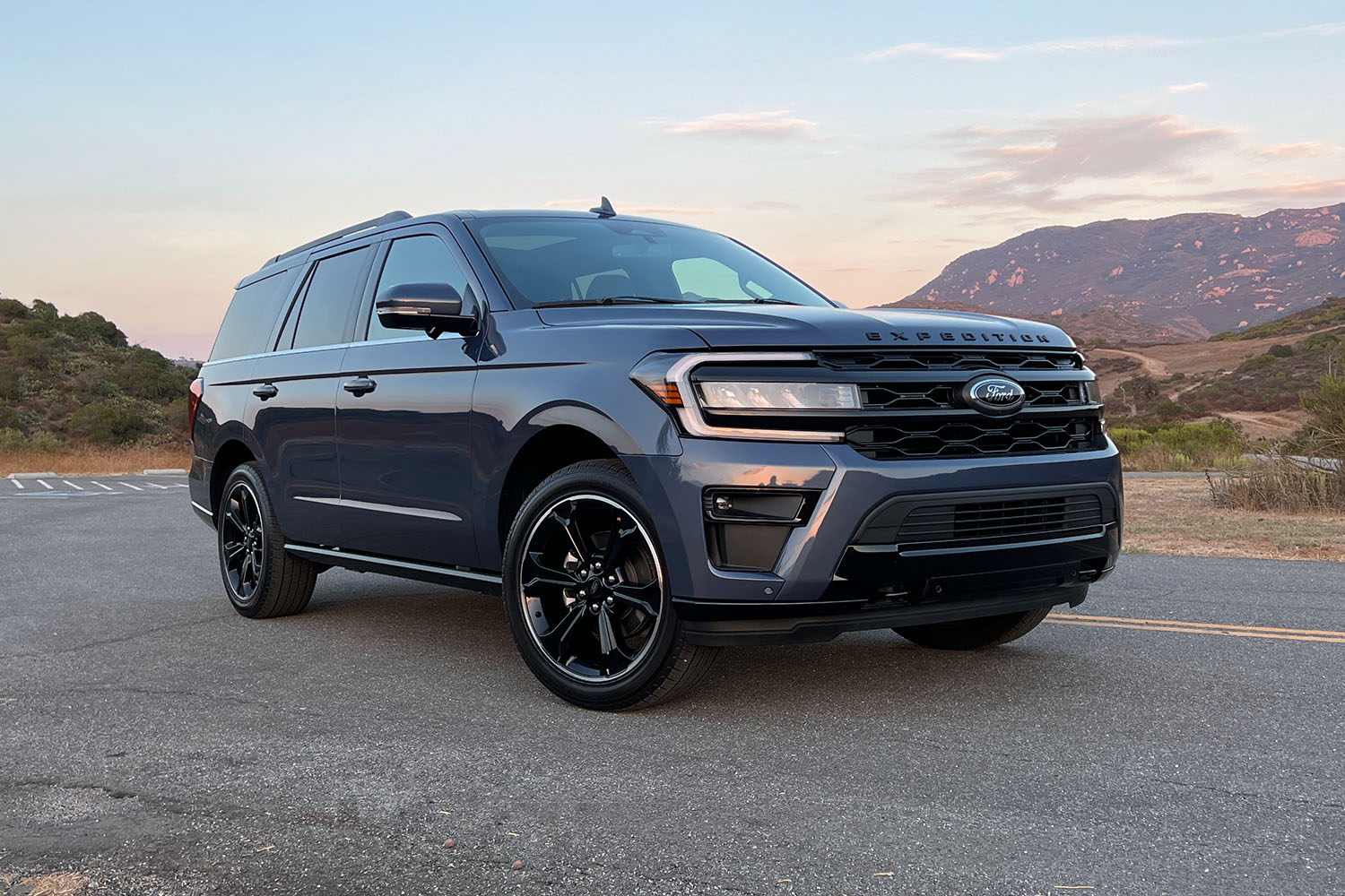 2022 Ford Expedition Limited, Stealth Blue, front-quarter