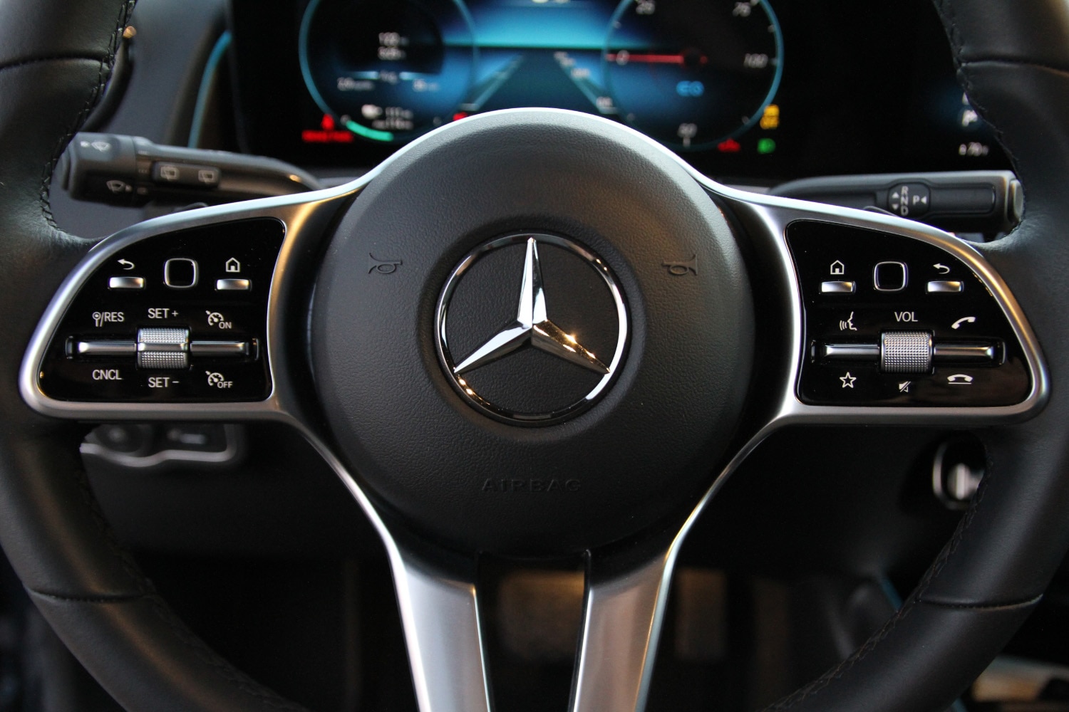 2022 Mercedes-Benz EQB steering wheel, safety features