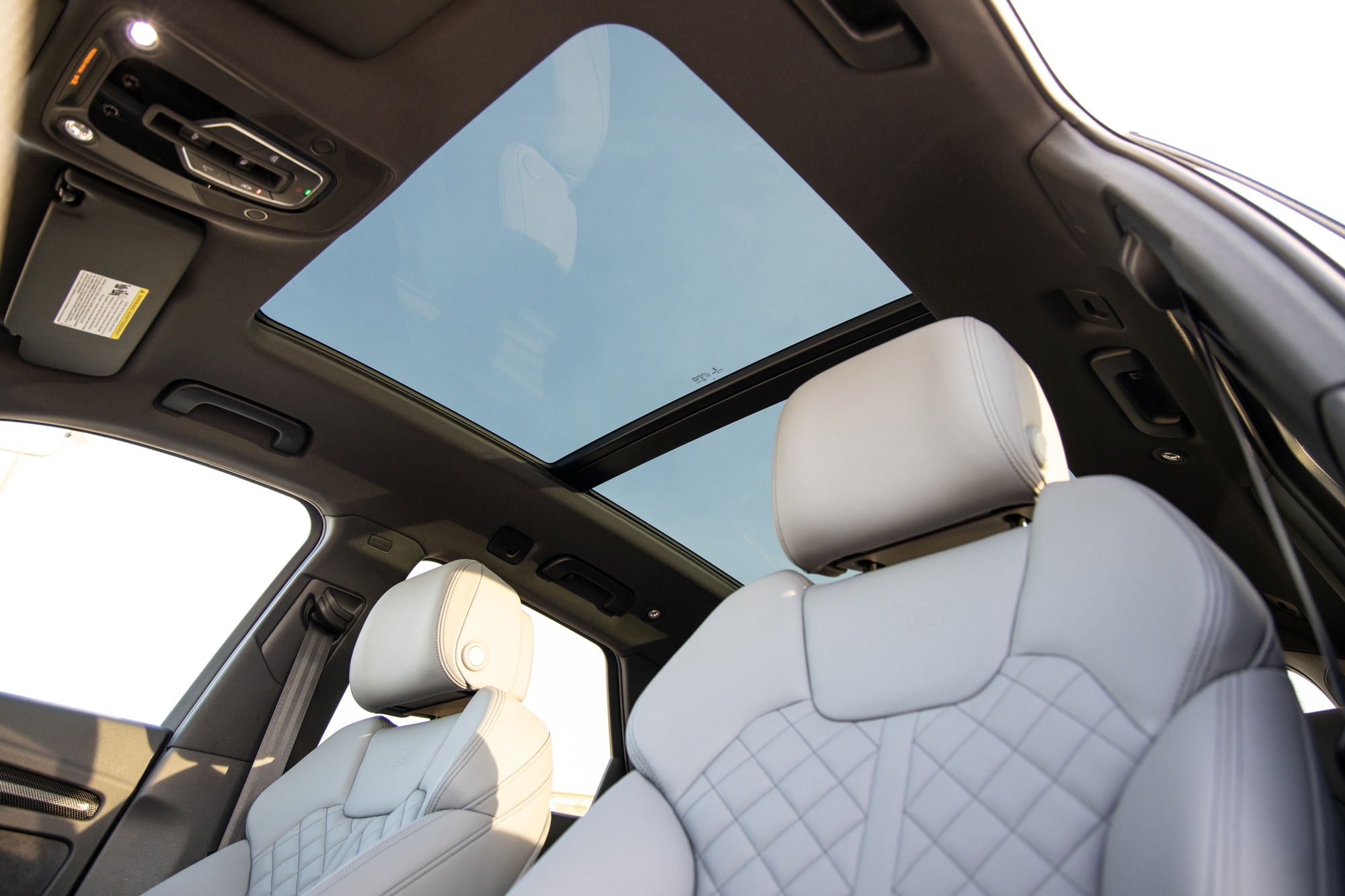 2023 Audi SQ5 interior