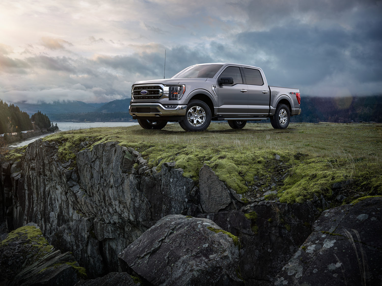 2021 Ford F-150, cliff
