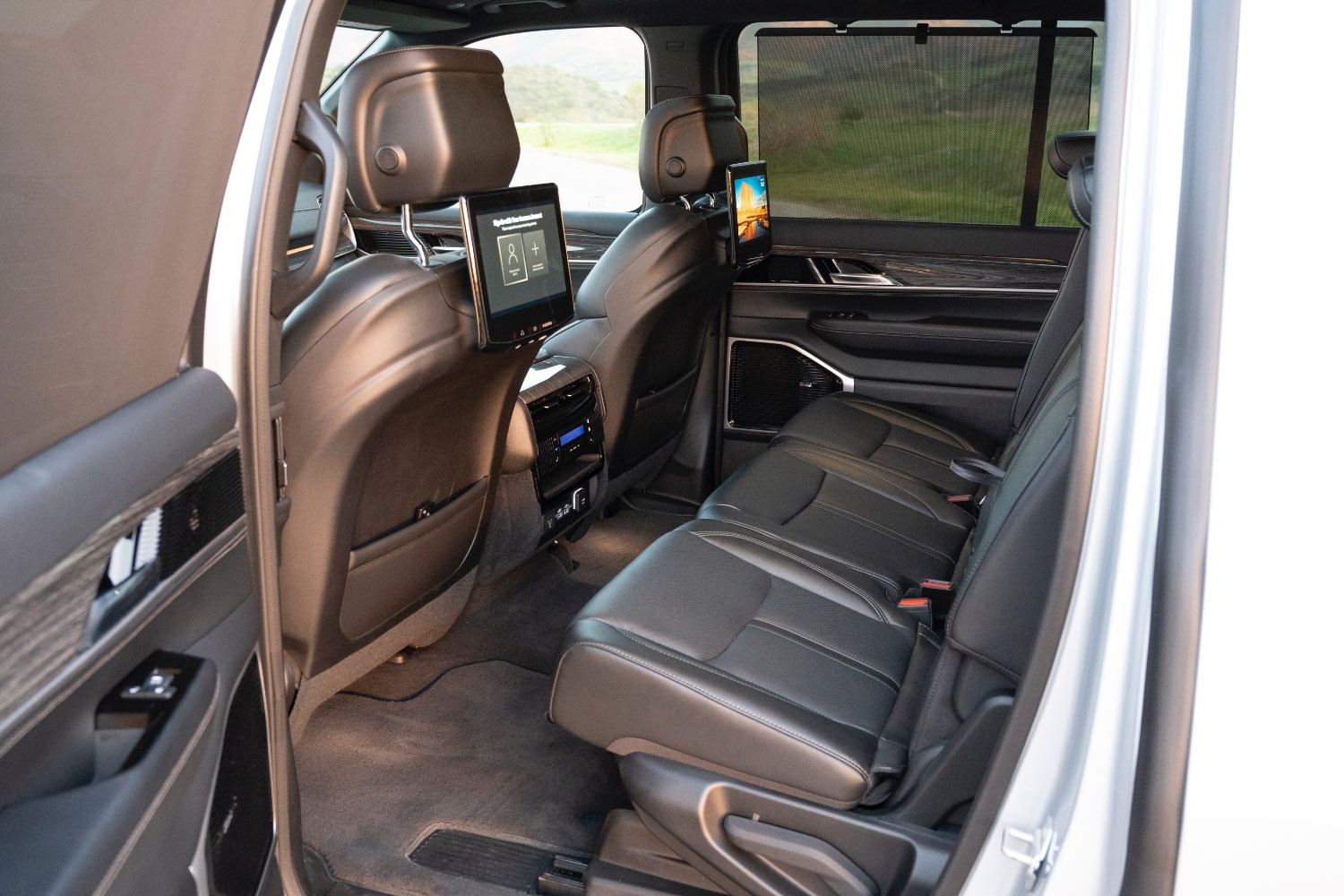2022 Jeep Wagoneer Series III, back seat