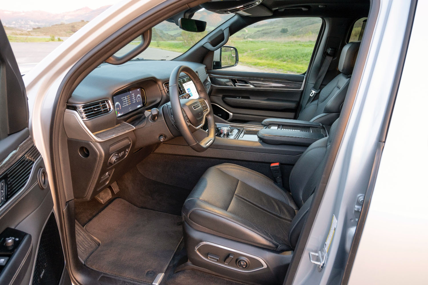 2022 Jeep Wagoneer Series III interior, dashboard, front seats