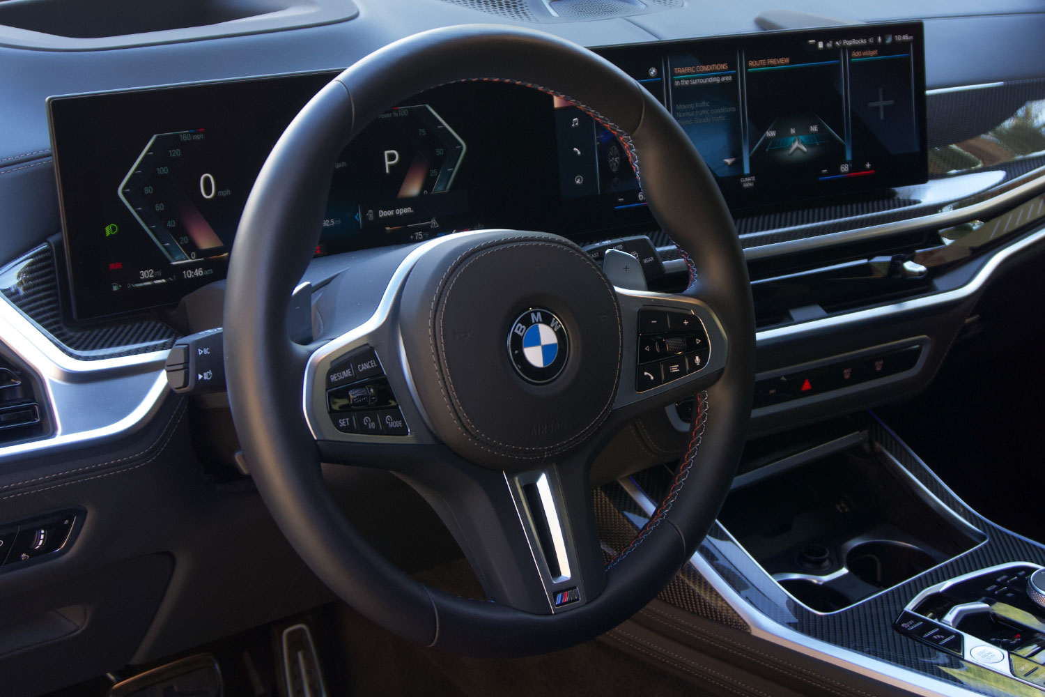 2023 BMW X7 curved display