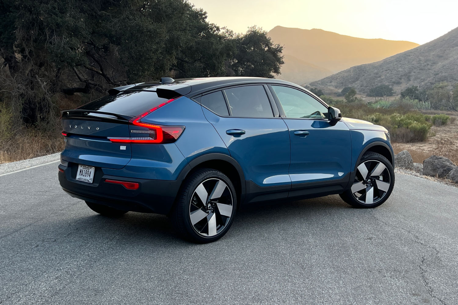 2023 Volvo C40 Recharge, Ultimate Blue, rear quarter right