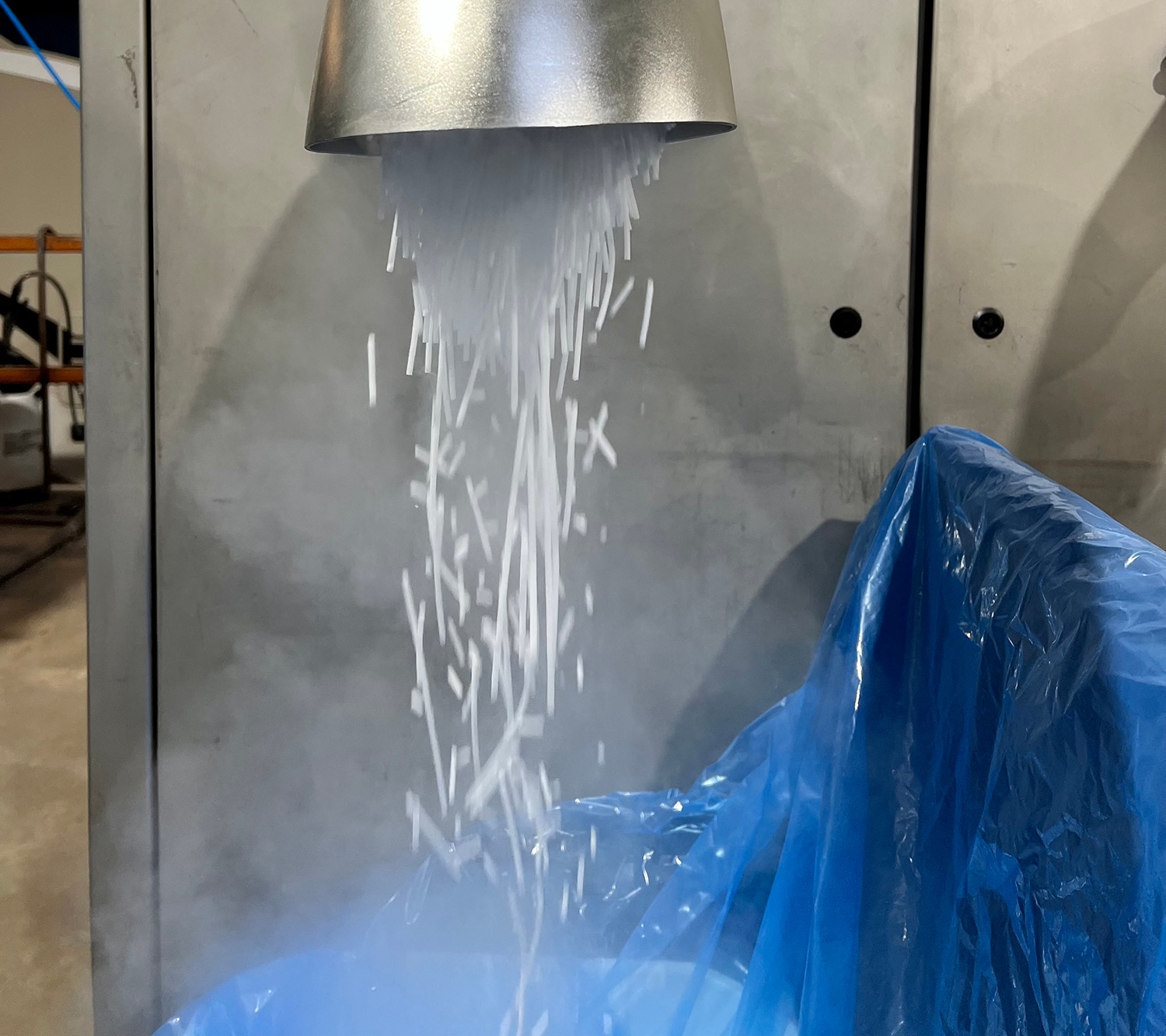 Dispensing of Dry Ice Pellets for Dry Ice Blasting