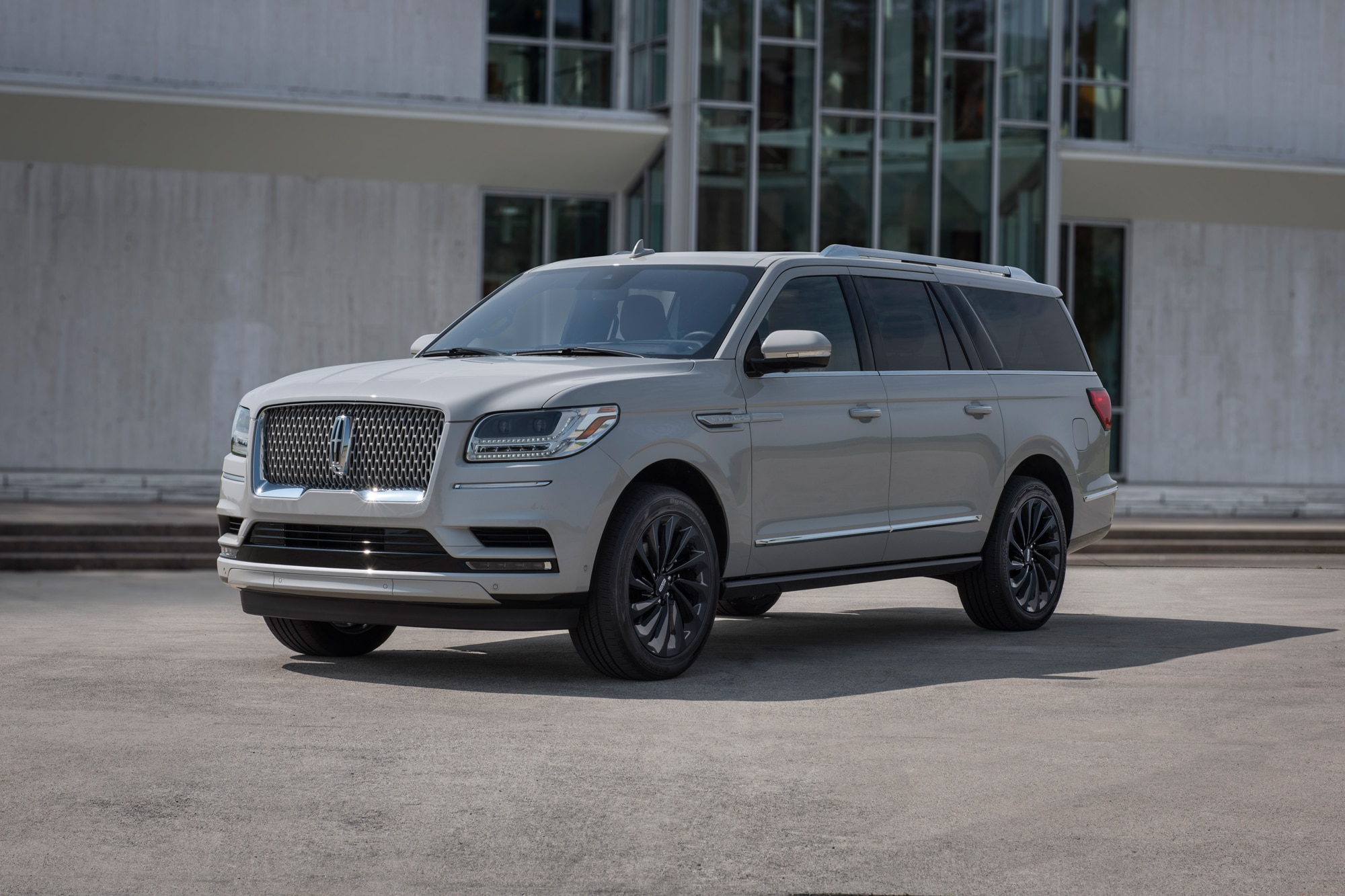2020 Lincoln Pearl Navigator Reserve with Monochromatic Package