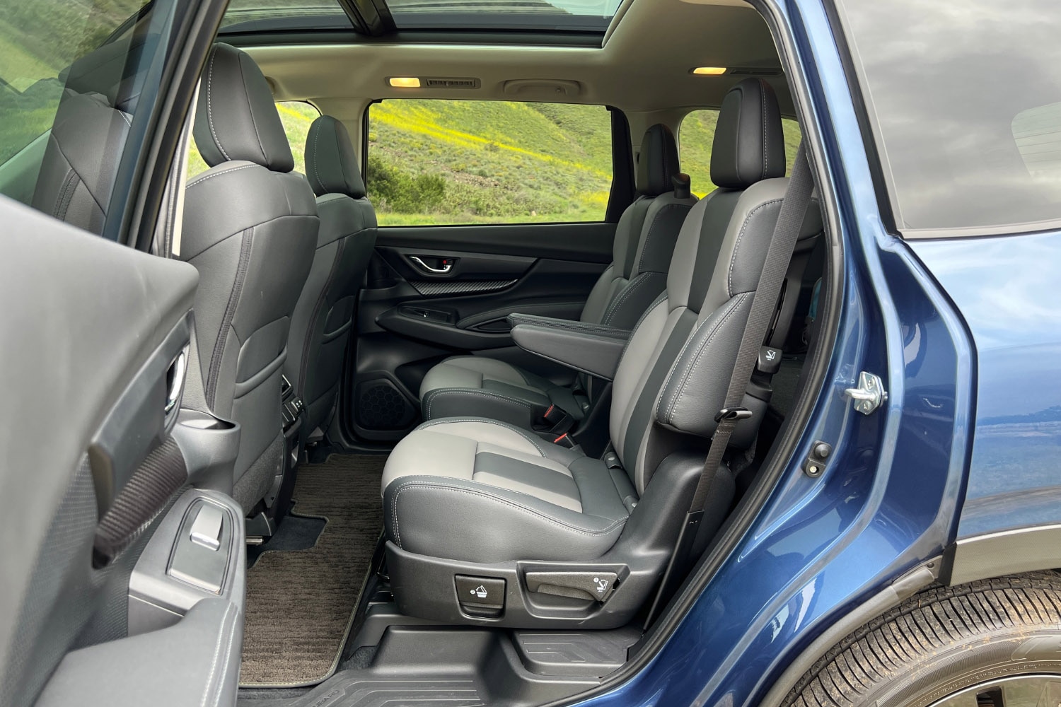 2022 Subaru Ascent Onyx Edition Second Row Seats