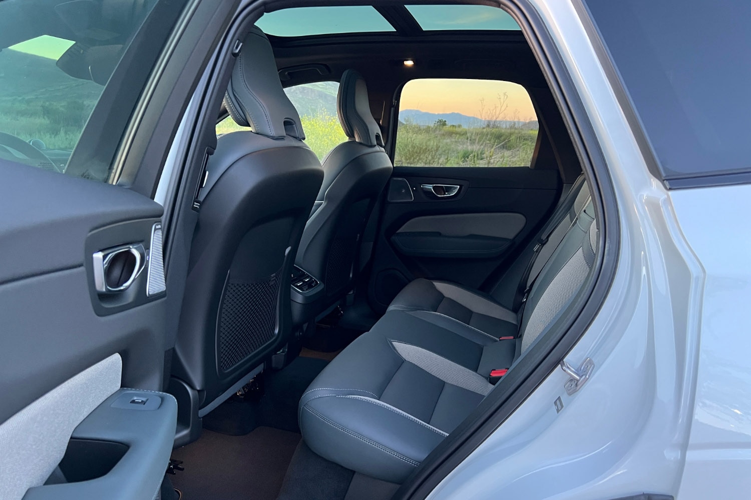 2022 Volvo XC60 B6 R-Design Back Seat