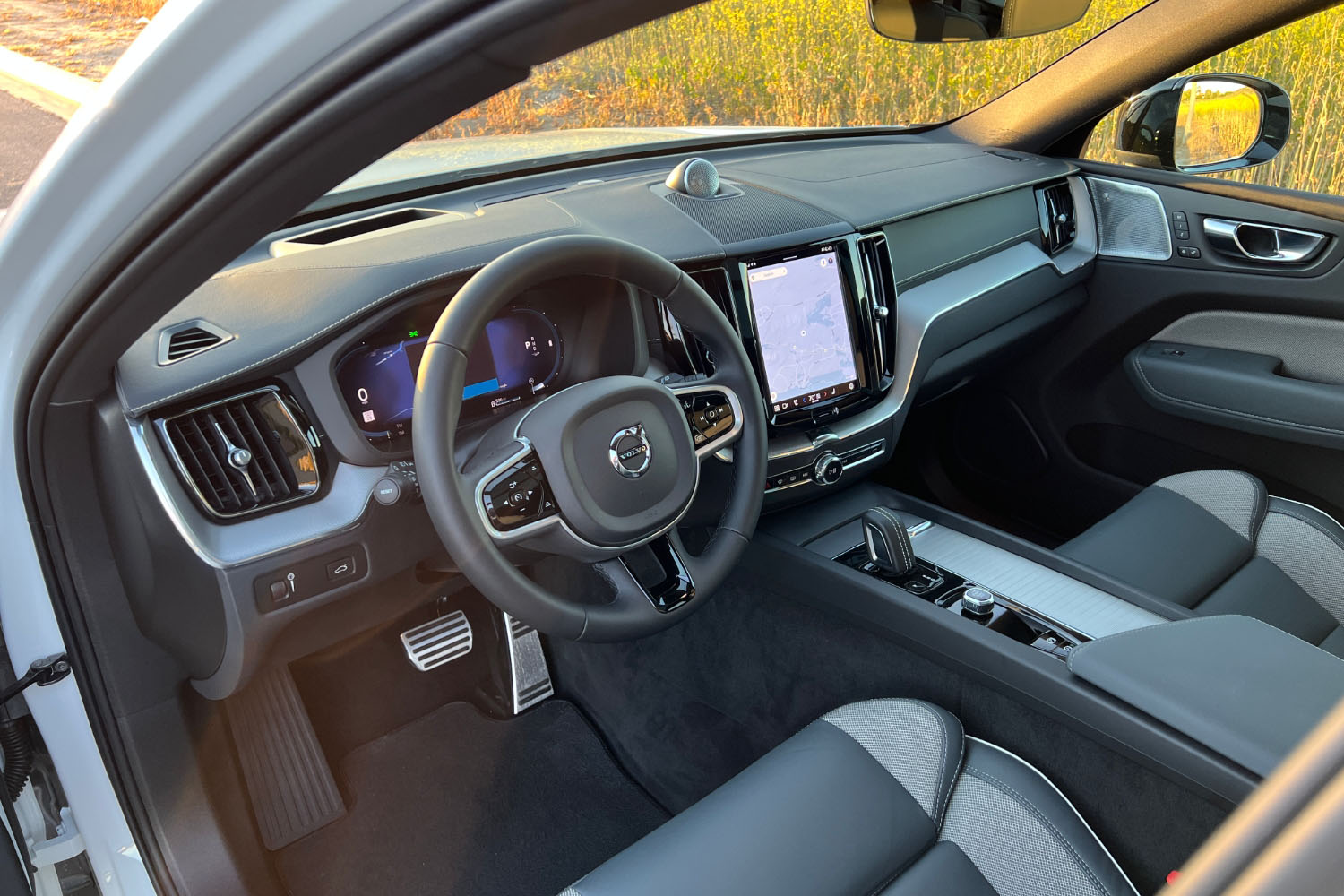 2022 Volvo XC60 B6 R-Design Interior Dashboard