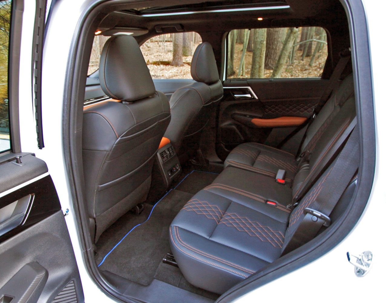 2023 Mitsubishi Outlander PHEV Interior Back Seat