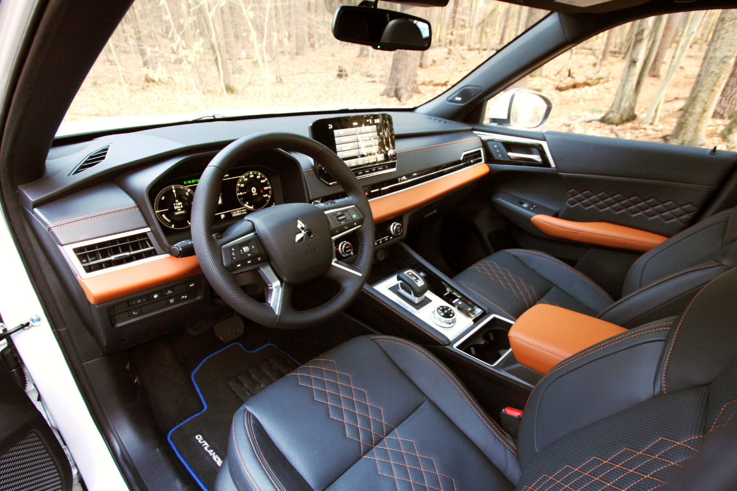 2023 Mitsubishi Outlander PHEV Interior Dashboard Front Seats