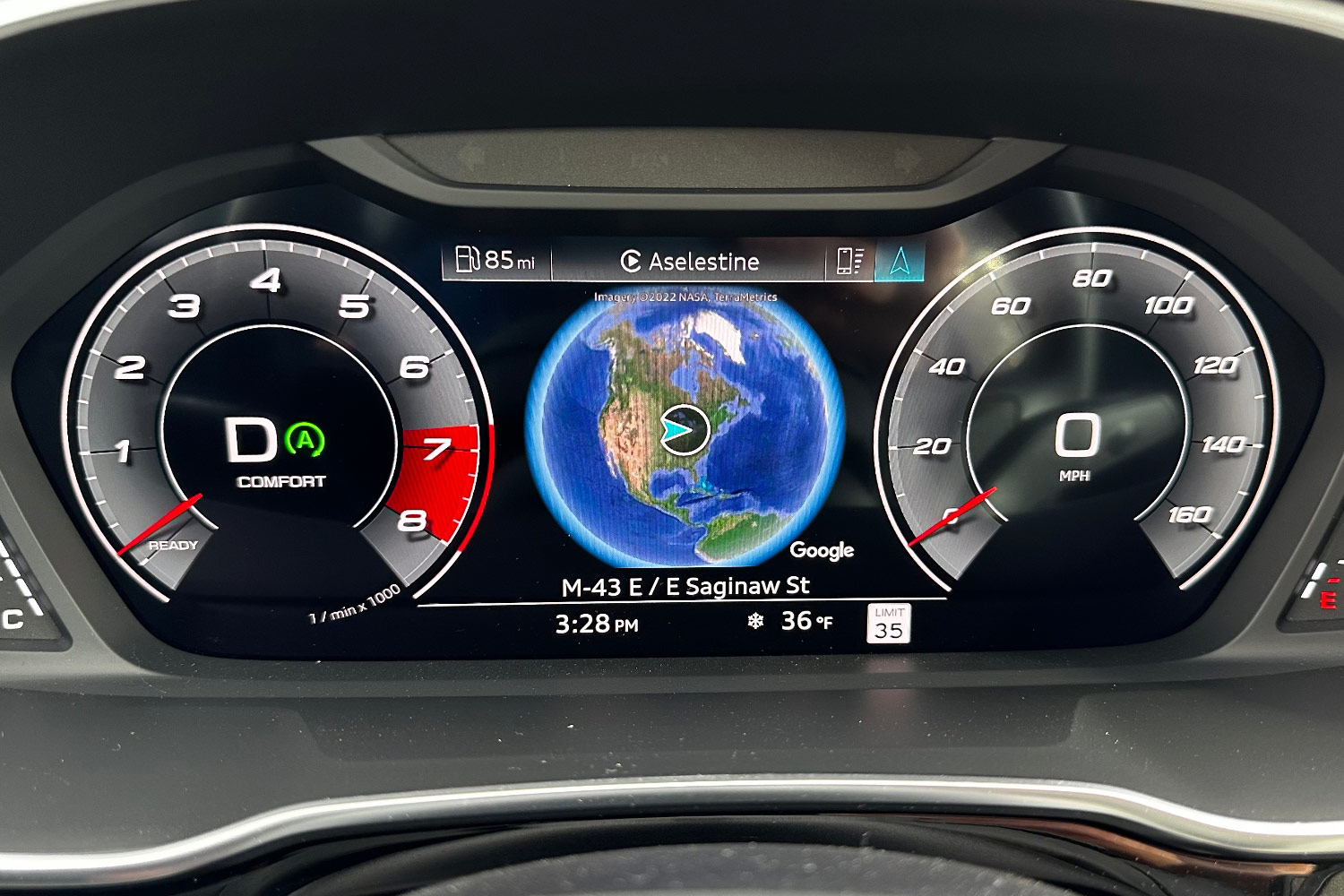 Driver's gauge panel in an Audi Q3.