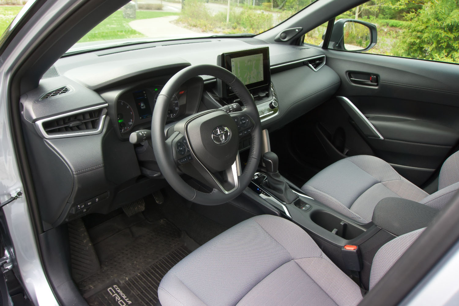 2023 Toyota Corolla Cross Hybrid SE interior dashboard