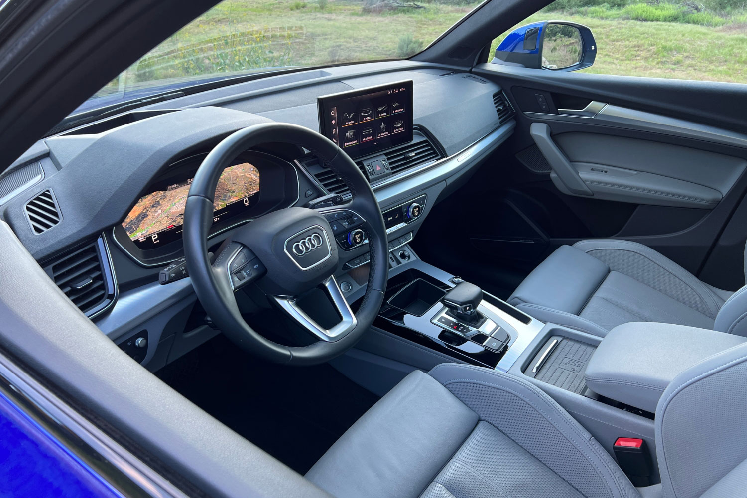 Steering wheel, dashboard, and front seats of an Audi Q5.