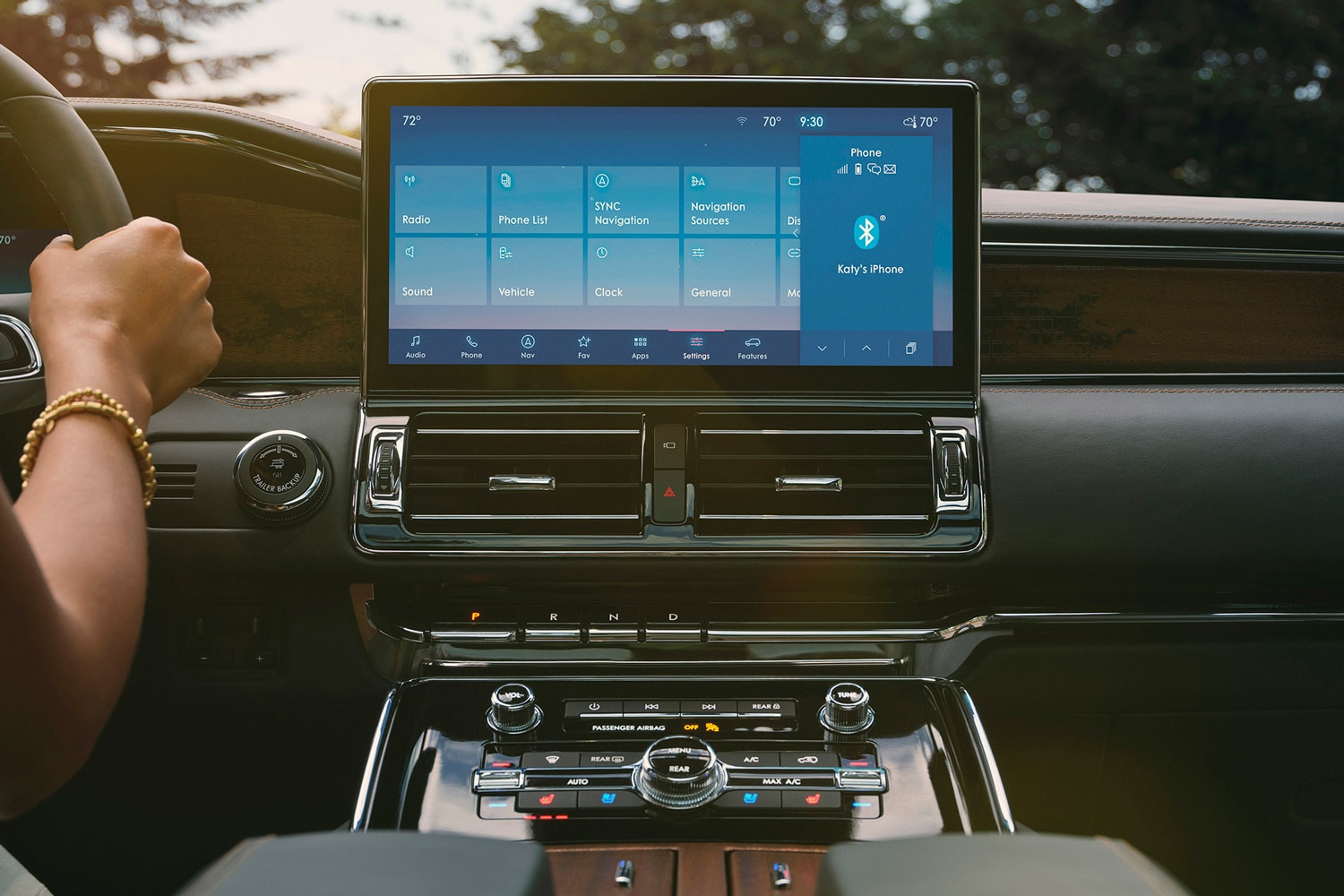 Lincoln Navigator interior with push button shift keys