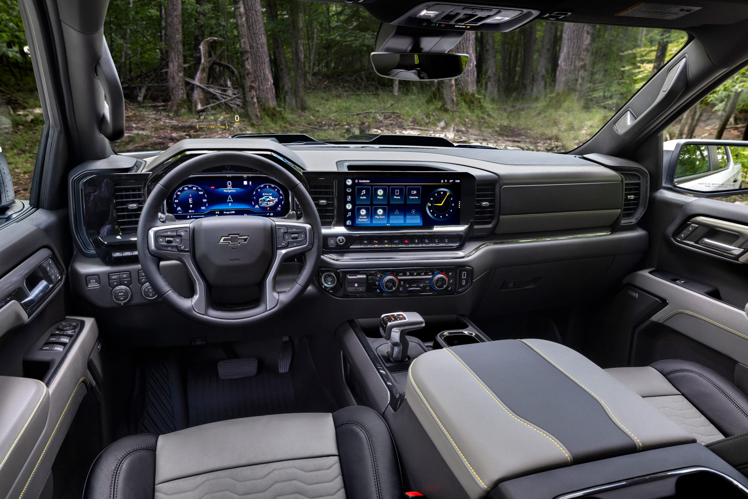 2023 Chevrolet Silverado 1500 interior and infotainment system