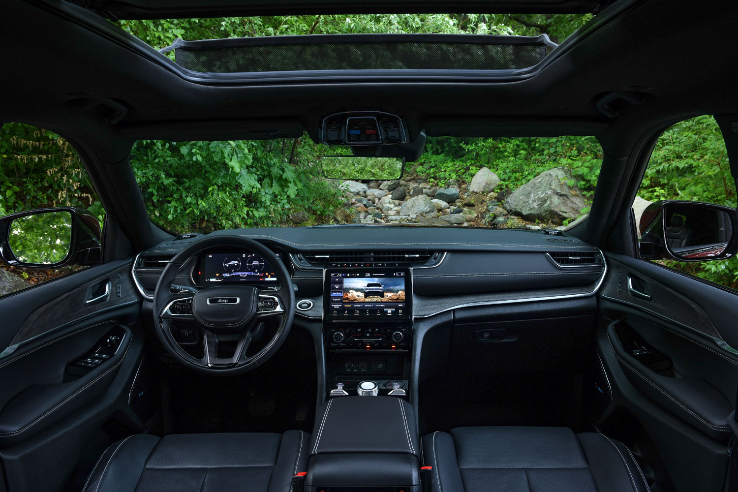 Front seats and dash of a 2023 Jeep Grand Cherokee L