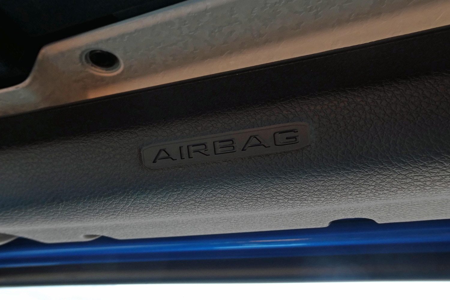 Overhead side curtain airbag on the anti-roll bar 2024 Jeep Wrangler