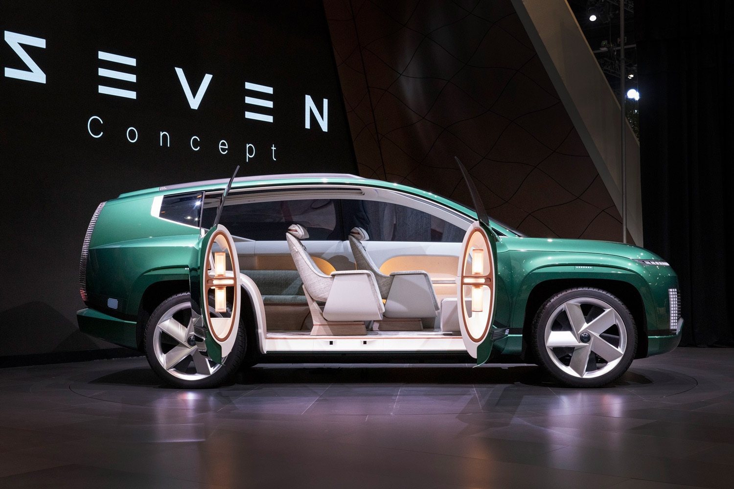 Side view of a green Hyundai Seven concept