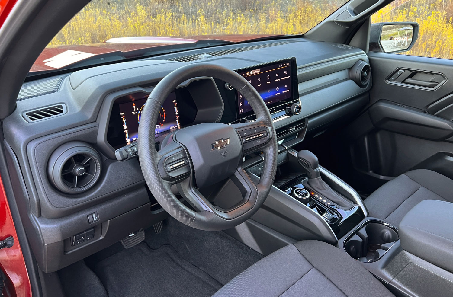 Steering wheel and dashboard of a 2023 Chevrolet Colorado