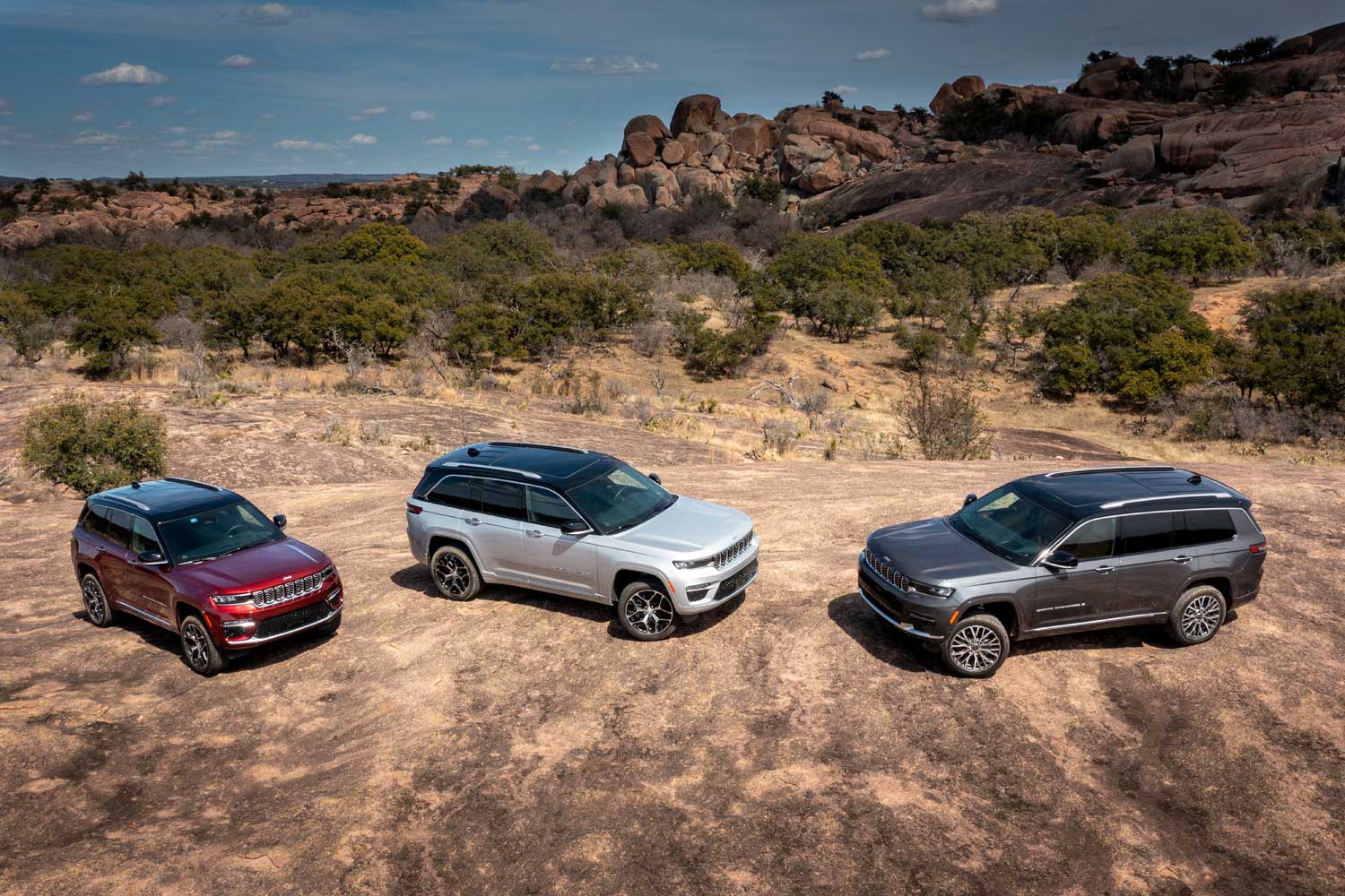 2022 Jeep Grand Cherokees in red, silver, and gray