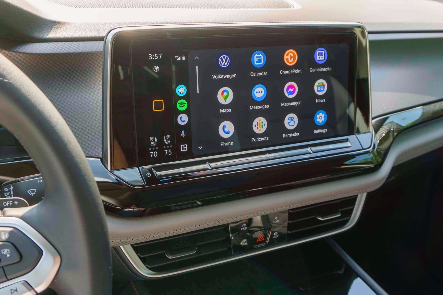2024 Volkswagen Atlas Android Auto infotainment screen