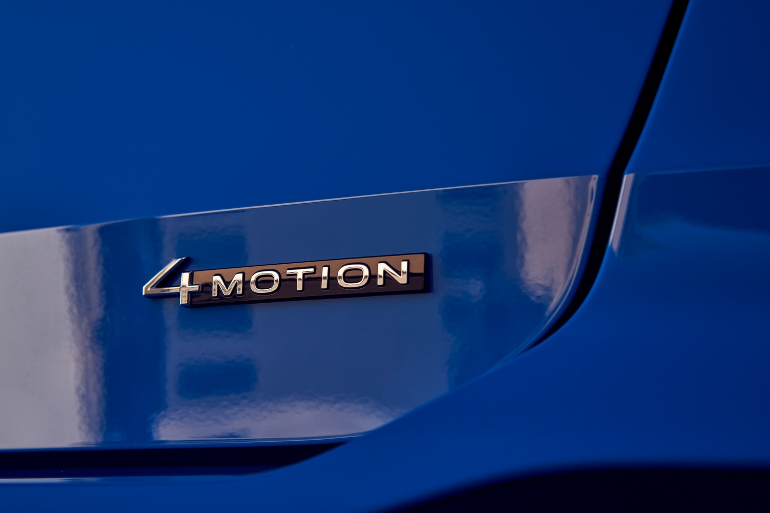 A 4Motion badge on a blue car
