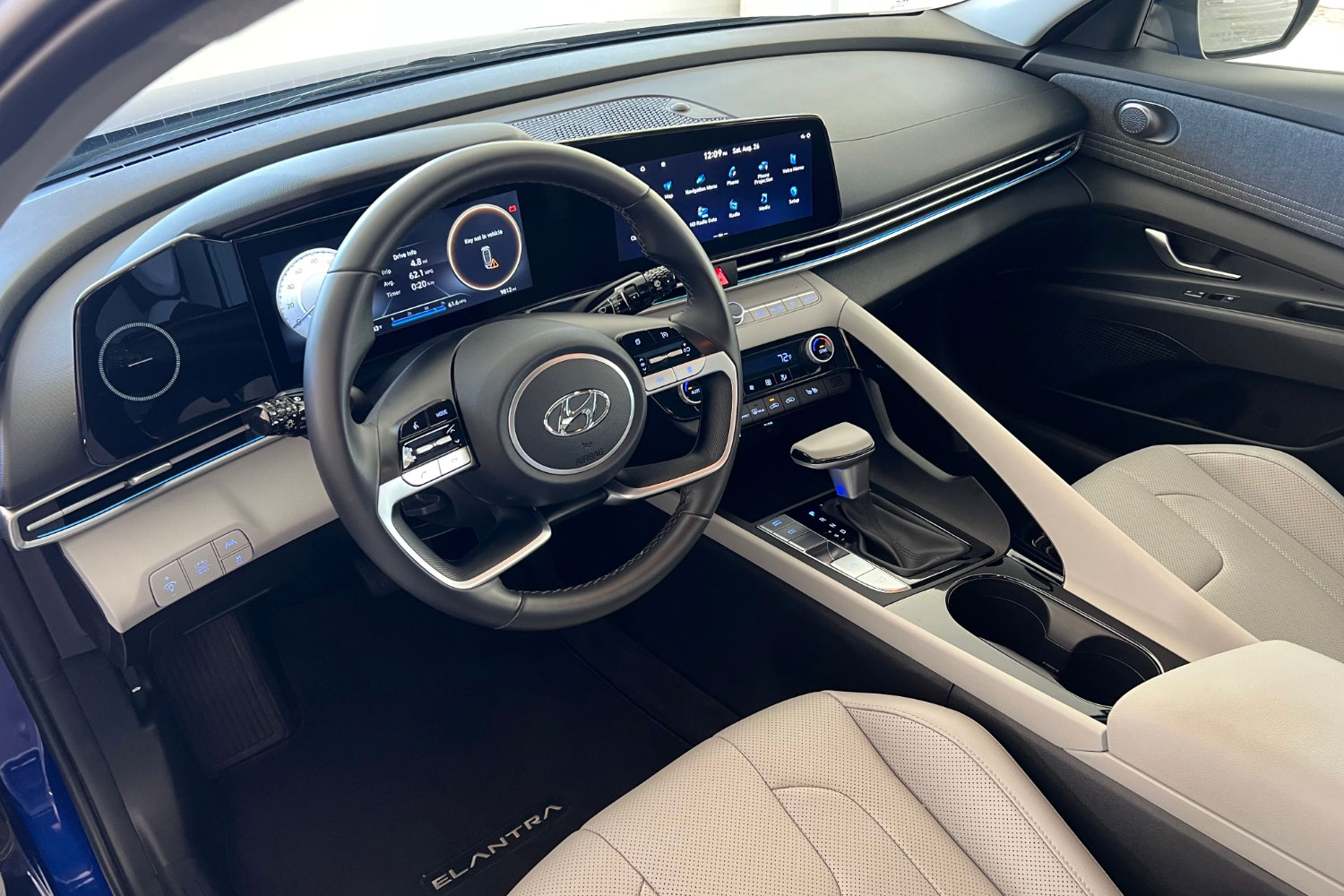 2023 Hyundai Elantra Hybrid Limited interior dashboard