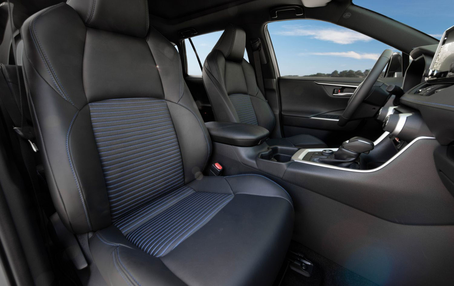 Front seats trimmed with black SofTex in Toyota RAV4 Hybrid