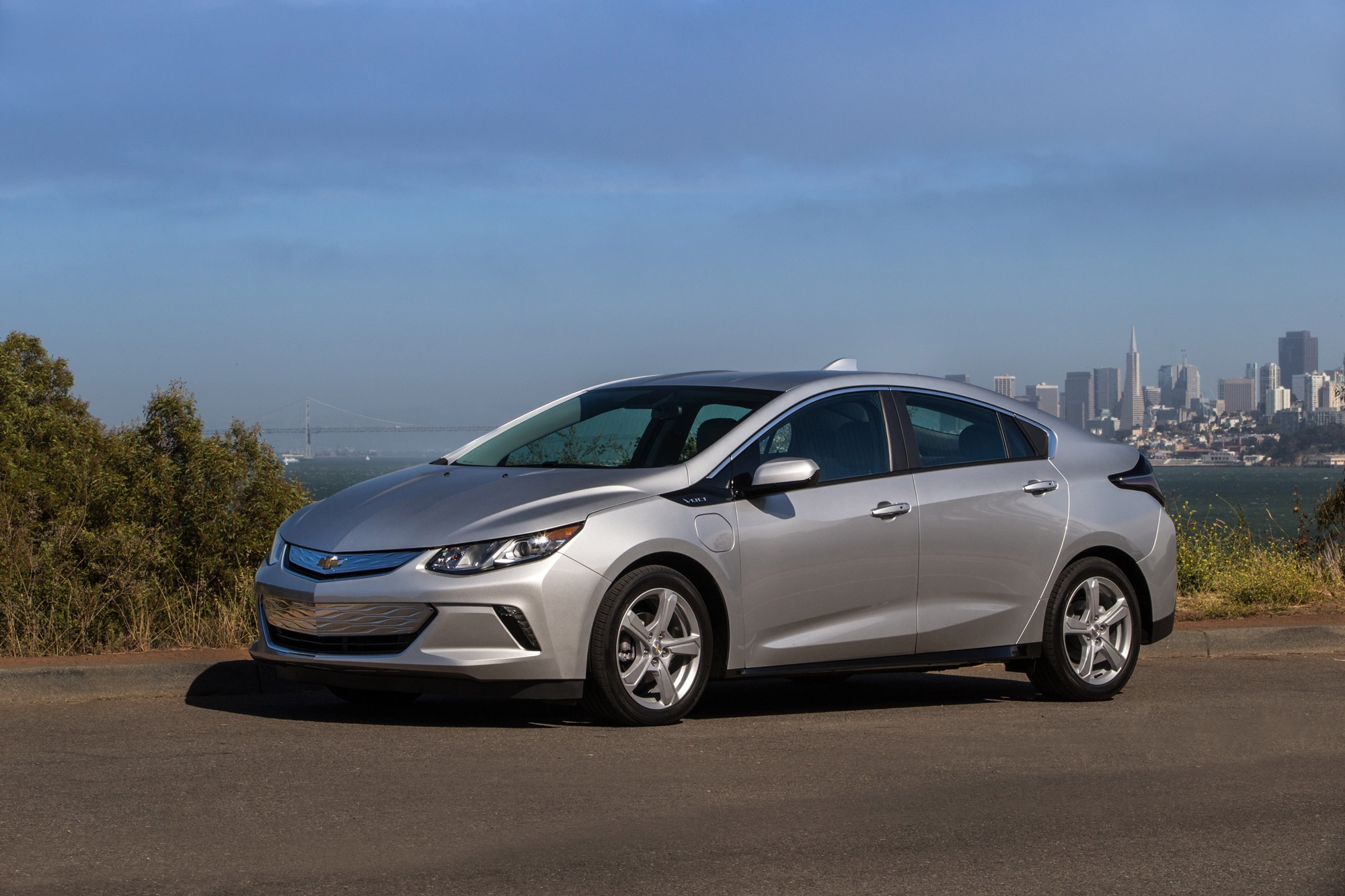 Side view of a silver 2018 Chevrolet Volt with San Francisco in the background.