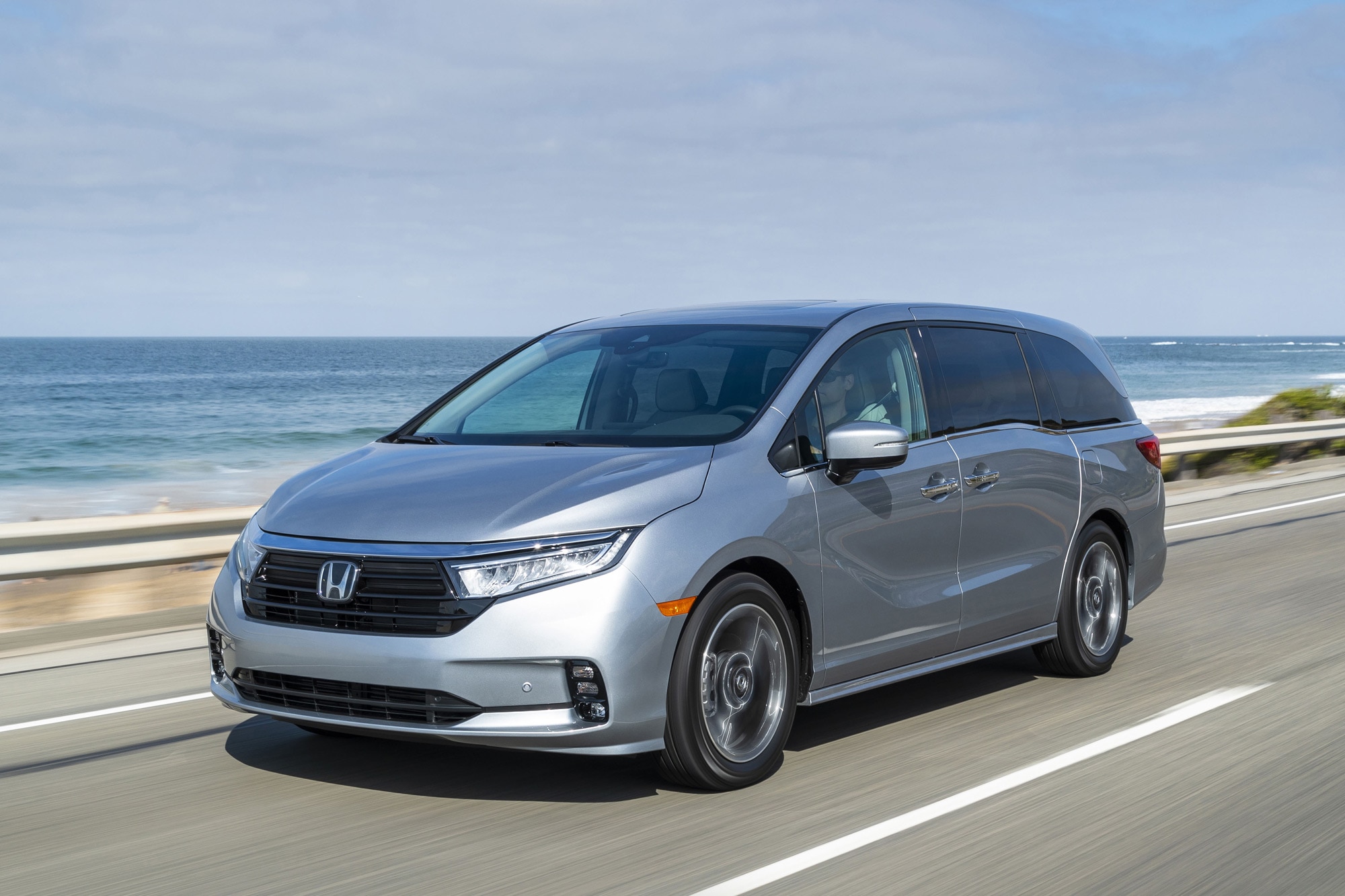 Front three-quarter view of a silver 2024 Honda Odyssey