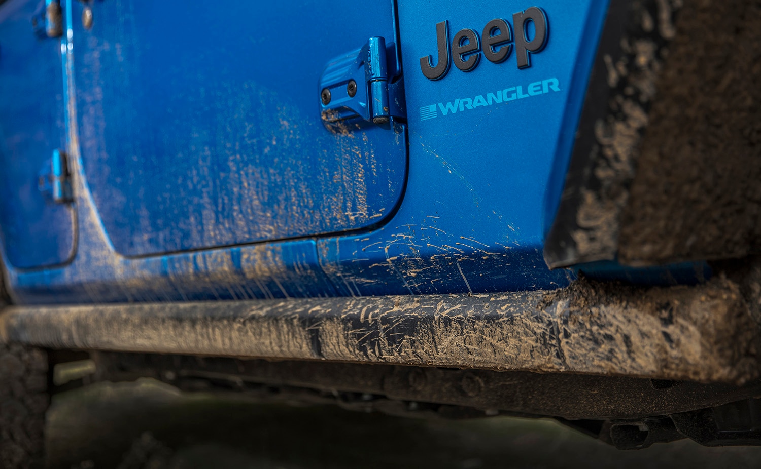  Muddy blue Jeep Wrangler close-up