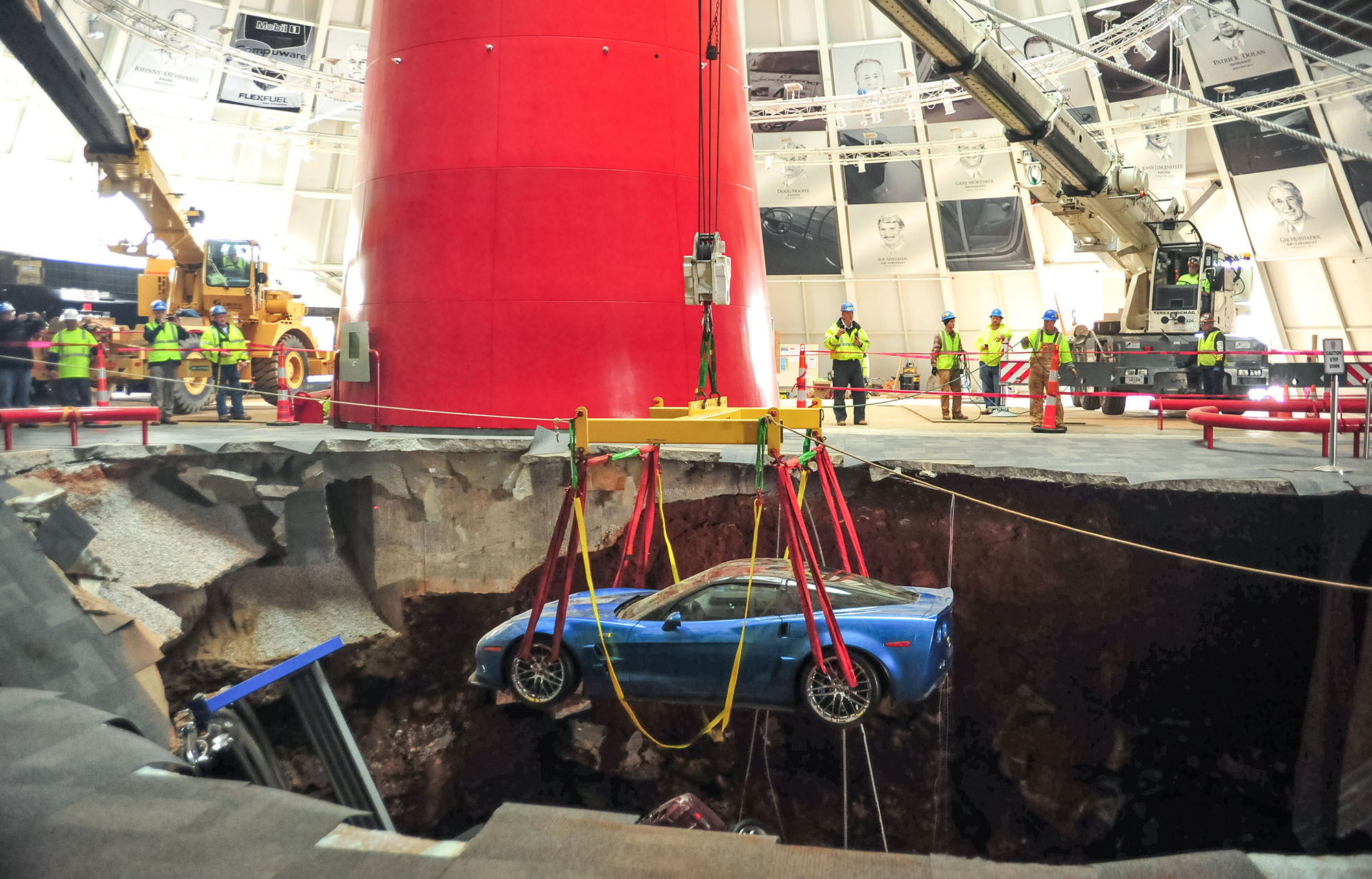 The 2009 Chevrolet Corvette ZR-1 being lifted from the 2014 sinkhole at the Corvette Museum