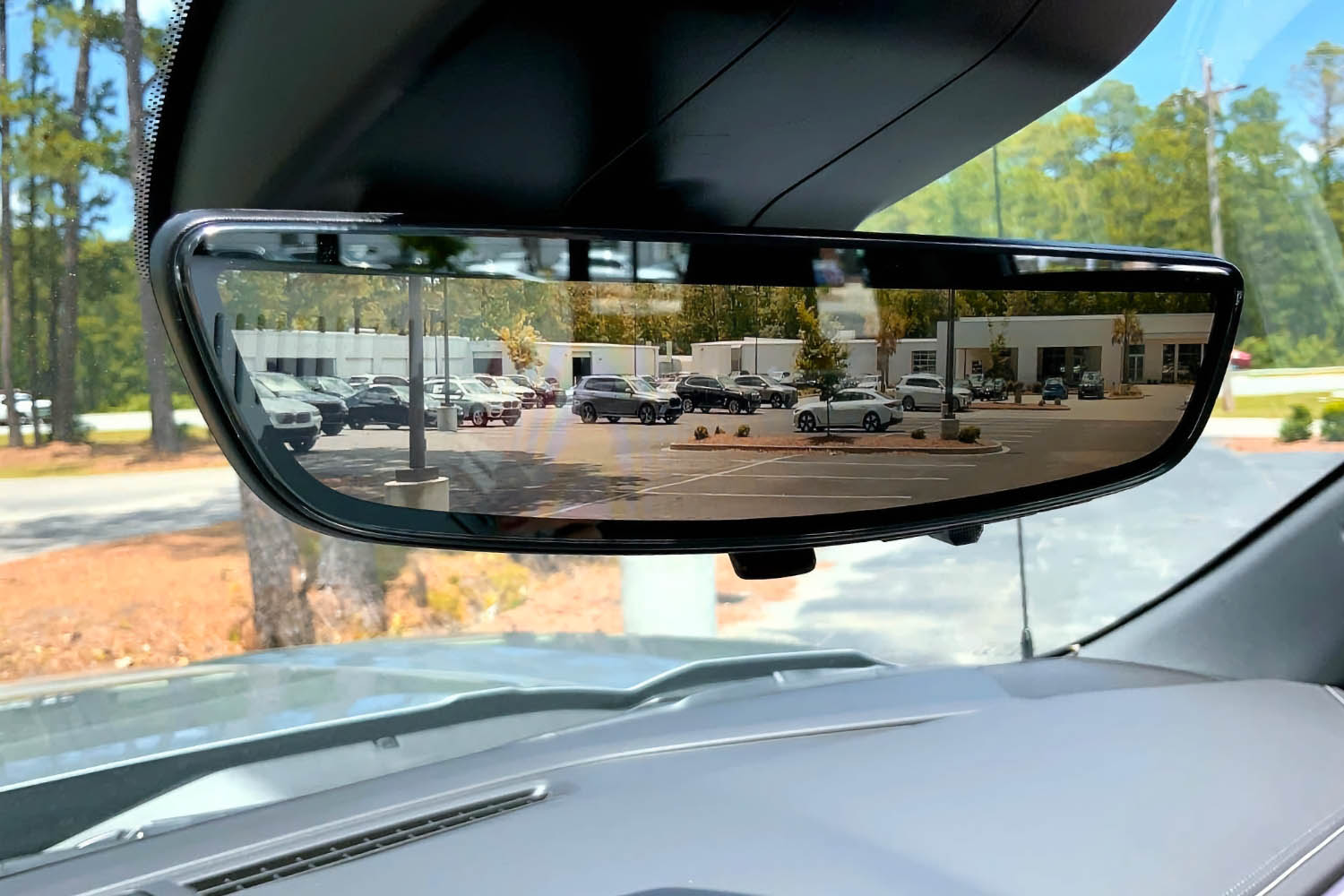 The rearview mirror camera of the 2023 GMC Sierra 1500 AT4X