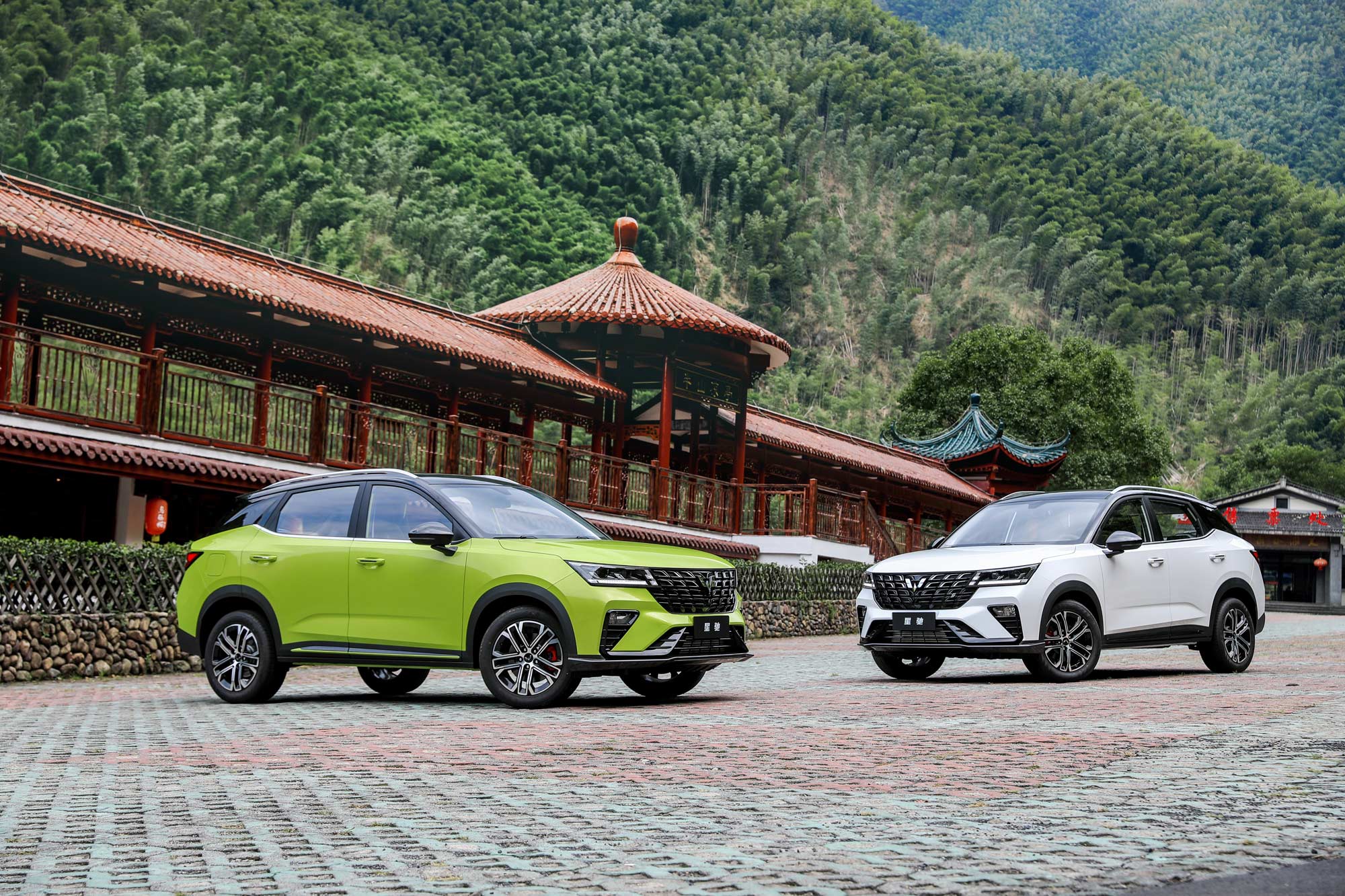A green and a white Wuling Xing Chi