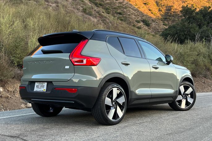 2023-volvo-xc40-recharge-review-and-test-drive-capital-one-auto-navigator