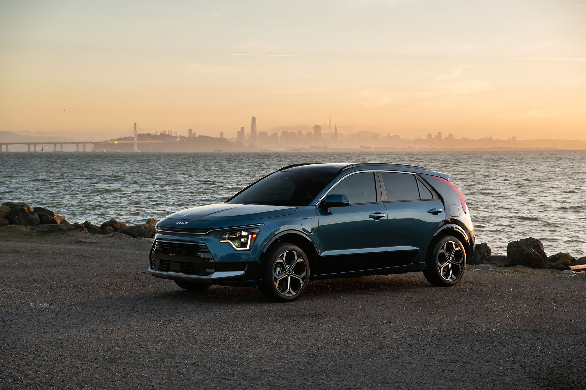 2023 Kia Niro PHEV in blue parked in front of the San Francisco Bay.