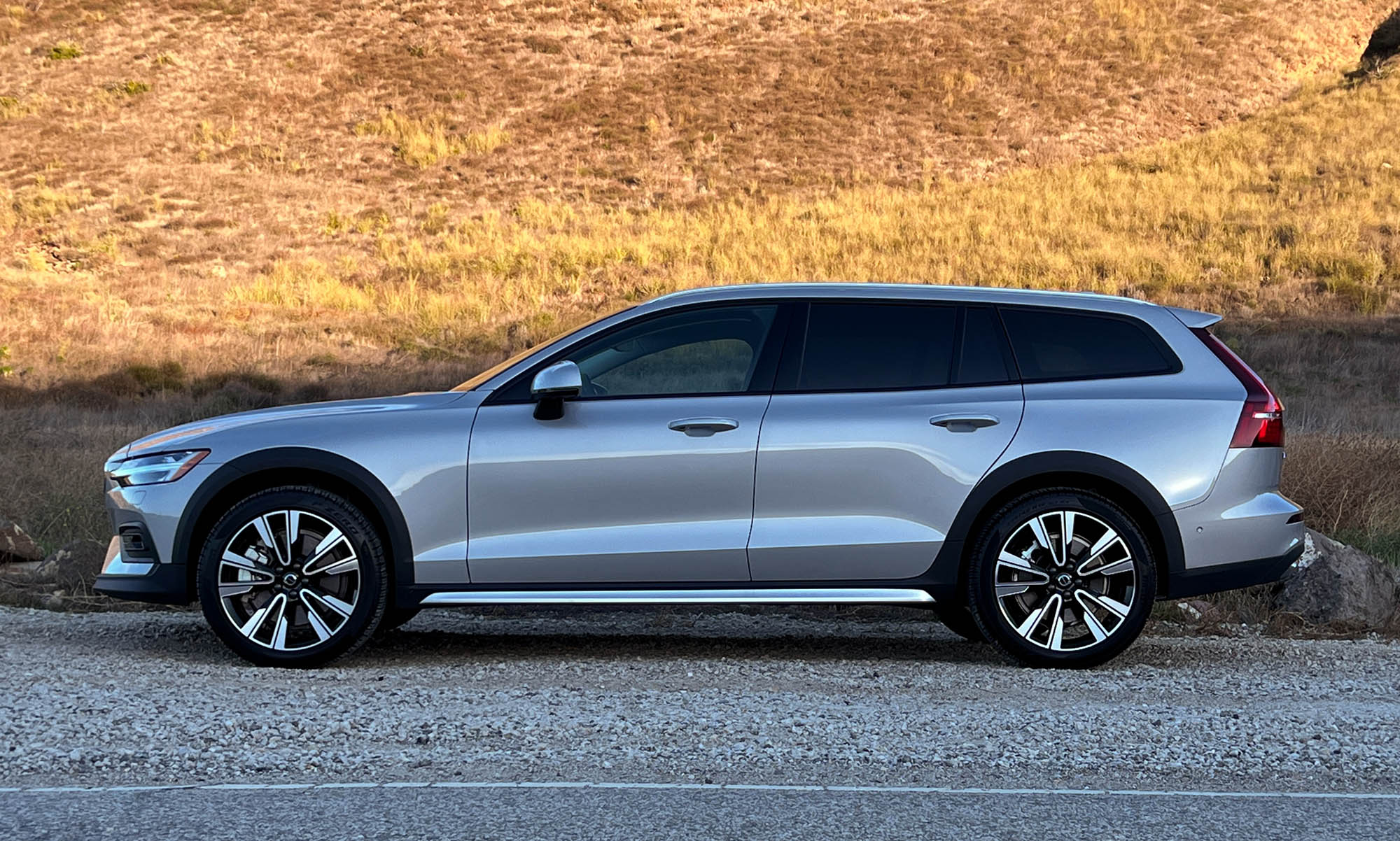 2024 Volvo V60 Cross Country in silver side view