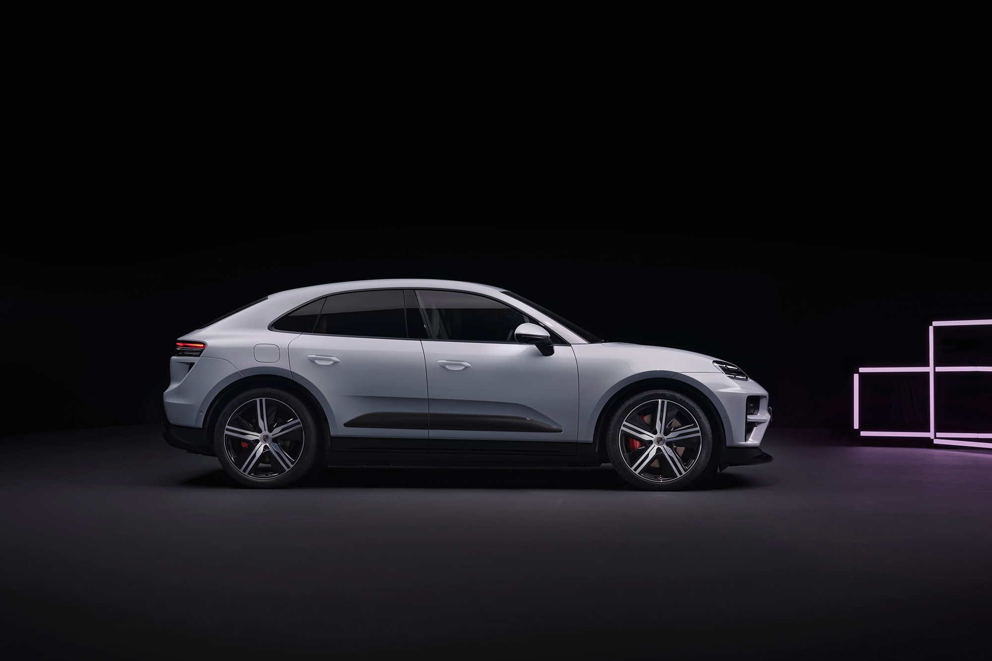 First Look: Porsche Macan 2024 - the all-electric SUV