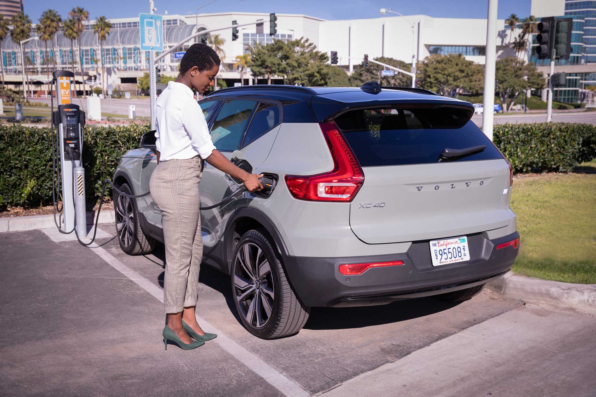 Volvo XC40 Recharge at charging station