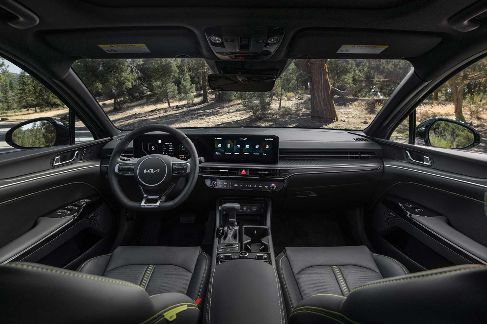 2025 Kia K5 interior dashboard