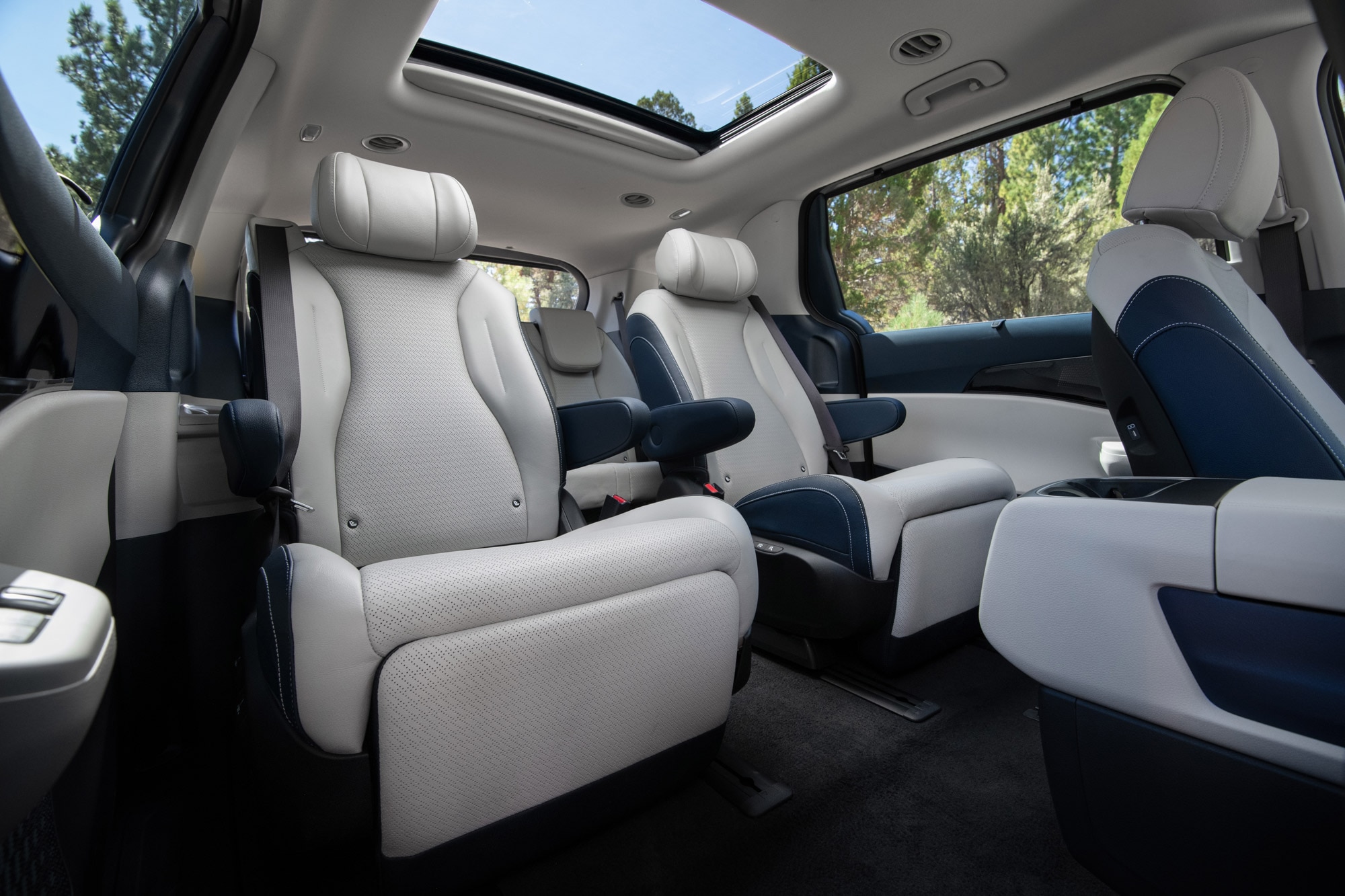 Interior of a 2025 Kia Carnival with second-row VIP Lounge Seats