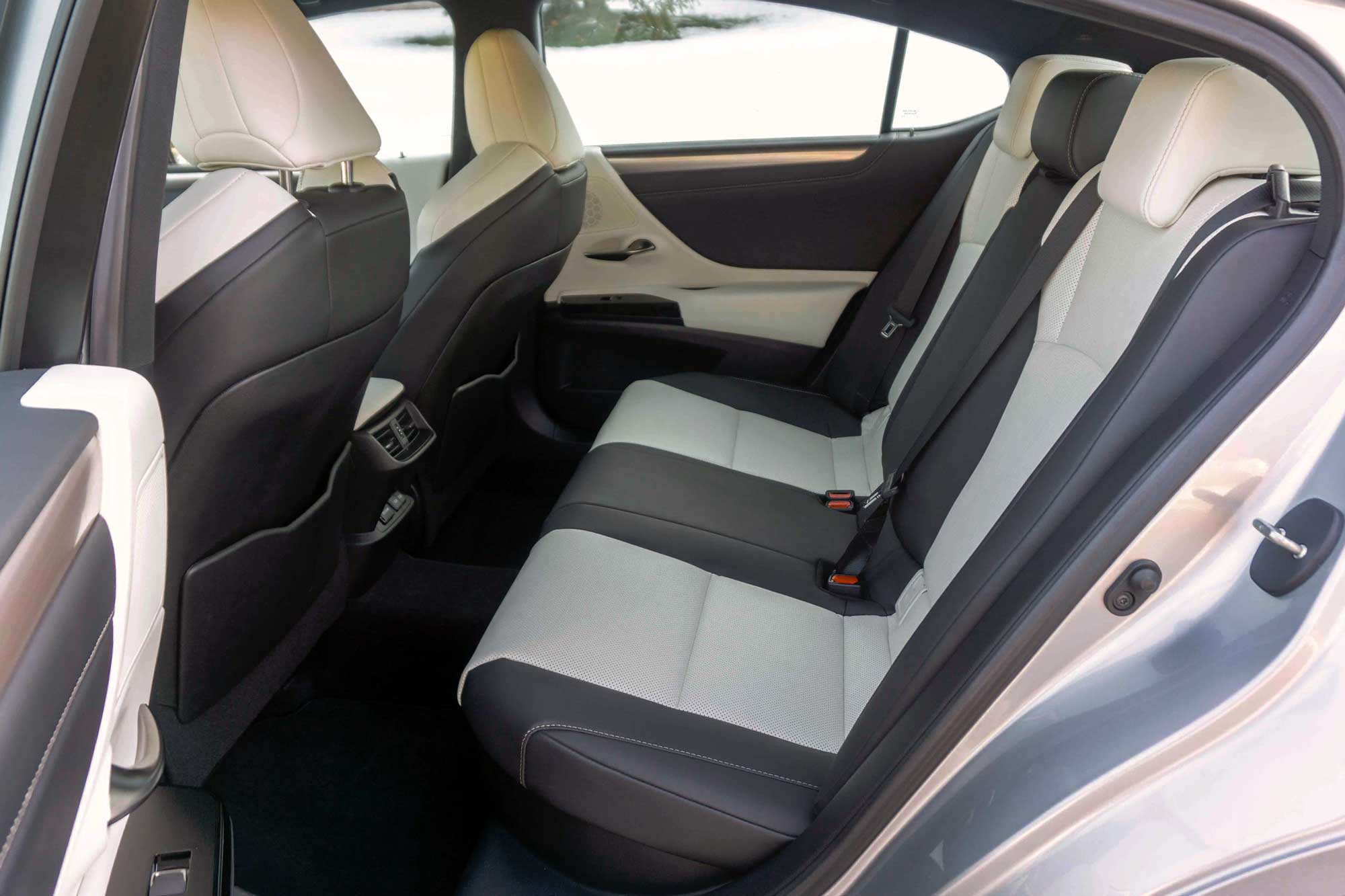 2024 Lexus ES 300h interior back seat