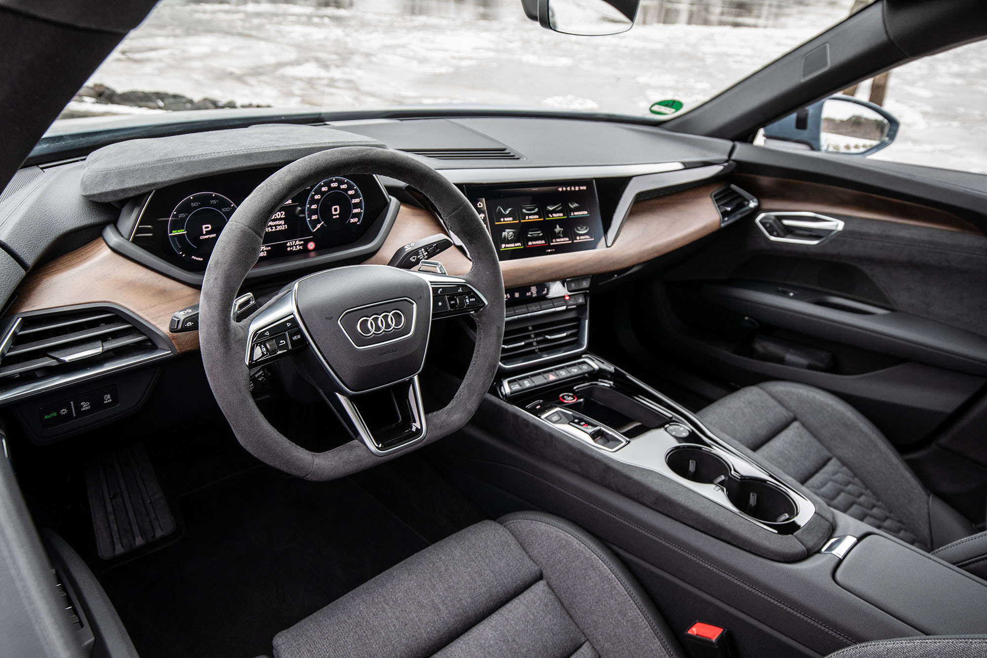 The front seats and dashboard of an Audi e-tron GT Quattro