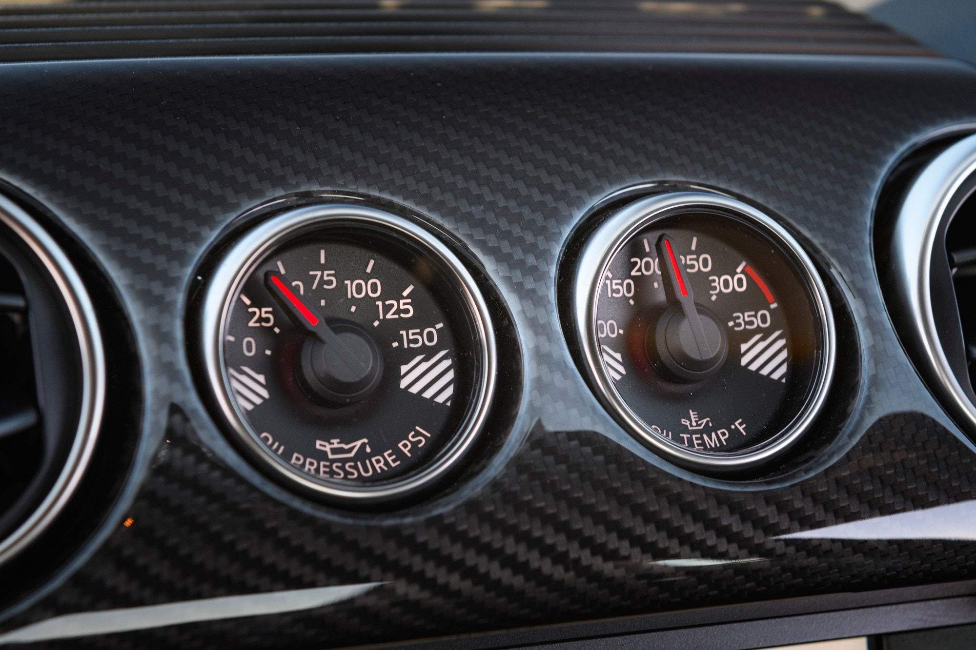 Oil gauges in a Ford Mustang Shelby GT500
