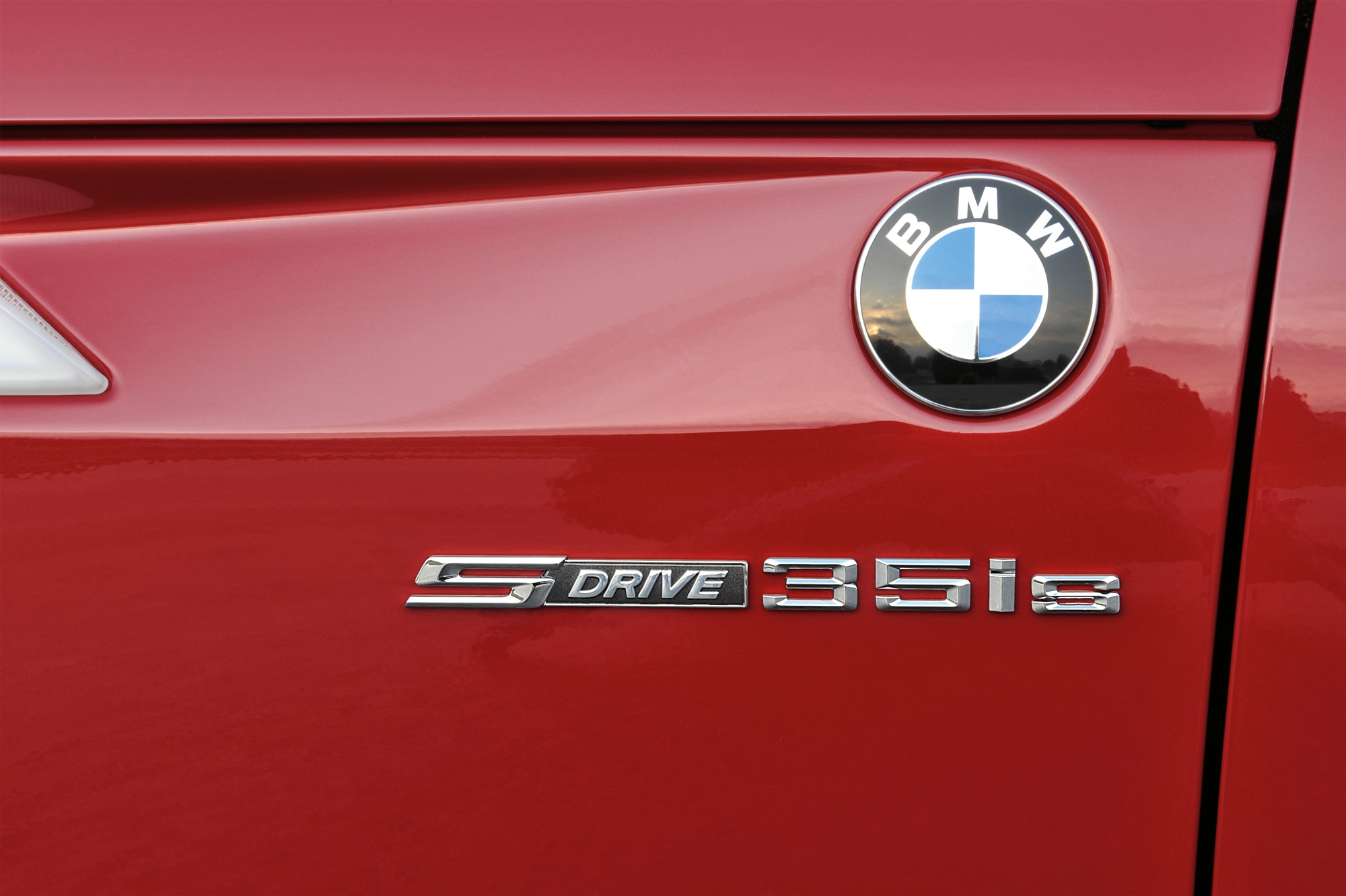 BMW roundel and sDrive 35is badge