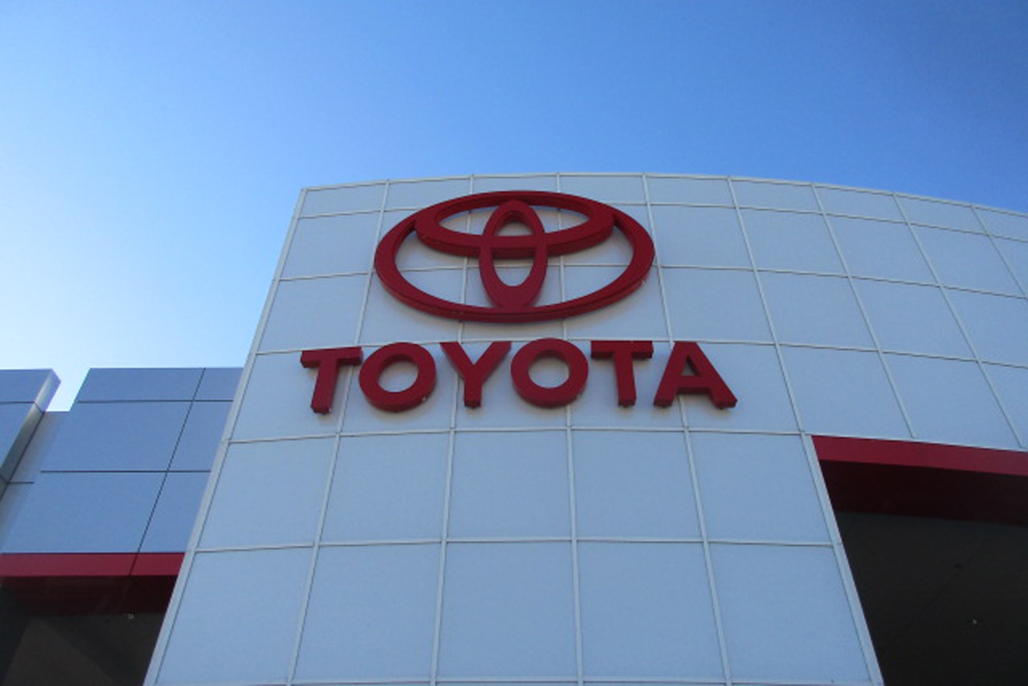 Toyota dealership sign